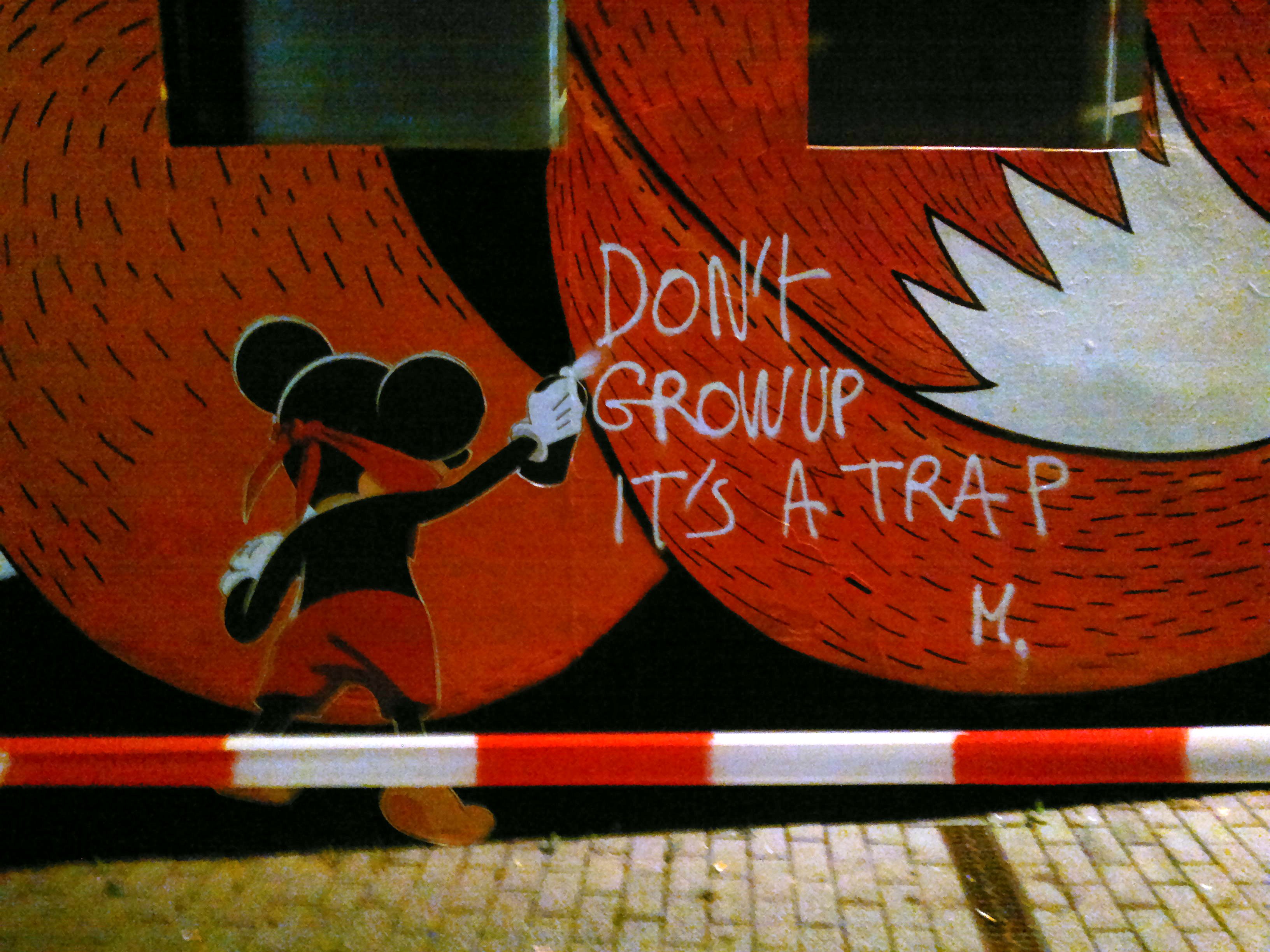 Micky Maus sprht Graffiti in Luxemburg